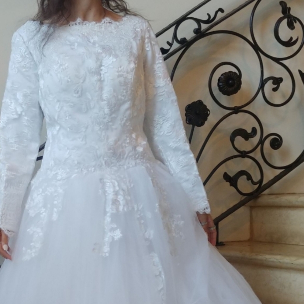 Wedding gown,modest, size 8-10, white